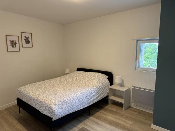 Grande maison polyvalente avec dépendance
