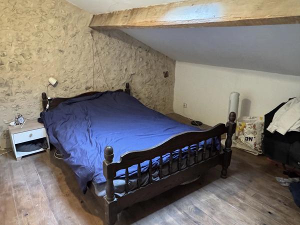 Grande maison polyvalente avec dépendance