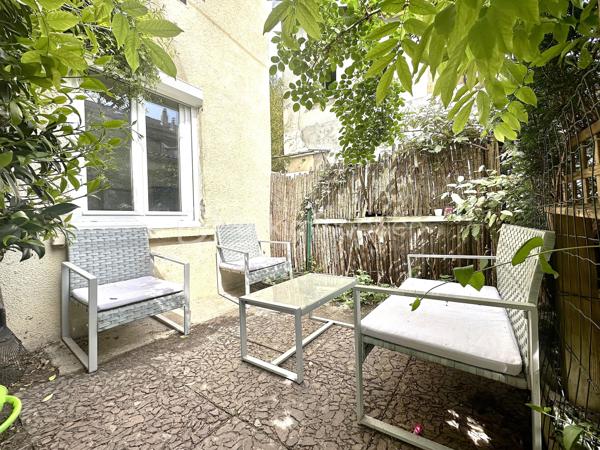 "Duplex cosy de 37 m², proche RER
Découvrez ce charmant duplex, situé dans une impasse privée, au calme. Il allie le charme d’une maisonnette avec sa terrasse de 9 m² et la praticité d’un appartement. Intérieur lumineux et optimisé : Rez-de-chaussée : espace de vie ouvert avec cuisine aménagée et équipée. Étage : chambre spacieuse, salle de bain et toilettes séparées. Atouts majeurs : - prêt à emménager - stationnement facile dans l’impasse - charges de copropriété très faibles. - à 7 min à pied du RER – Parfait pour les déplacements quotidiens Un coup de cœur assuré .

    Charges annuelles : 600€/an
    Taxe foncière 2025 : 646€