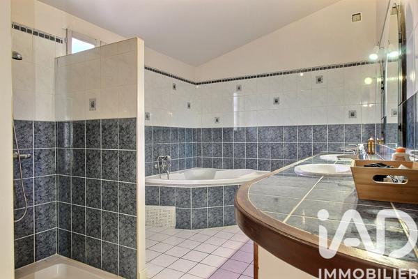 Maison à vendre 8 pièces 237 m² Saint-Sauveur-Gouvernet
