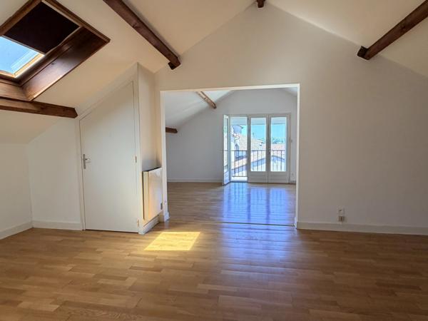 À 5 minutes du golf, 5 chambres, 3 salles de bains et un appartement