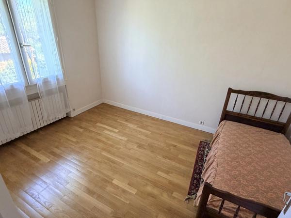 À 5 minutes du golf, 5 chambres, 3 salles de bains et un appartement