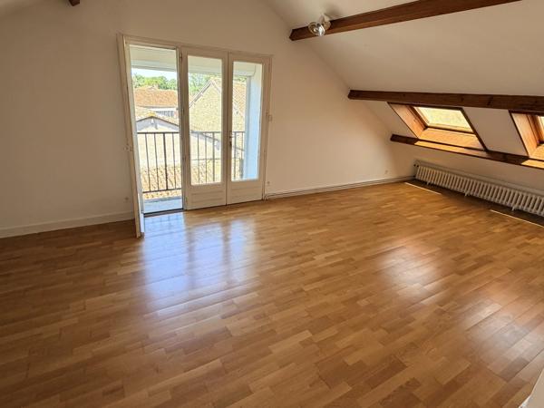 À 5 minutes du golf, 5 chambres, 3 salles de bains et un appartement