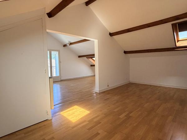 À 5 minutes du golf, 5 chambres, 3 salles de bains et un appartement