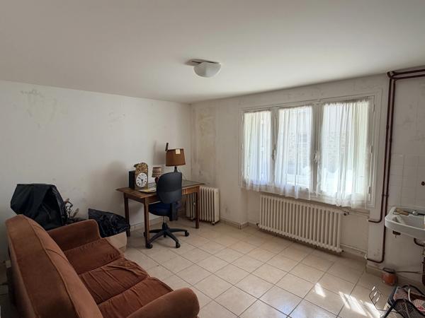 À 5 minutes du golf, 5 chambres, 3 salles de bains et un appartement