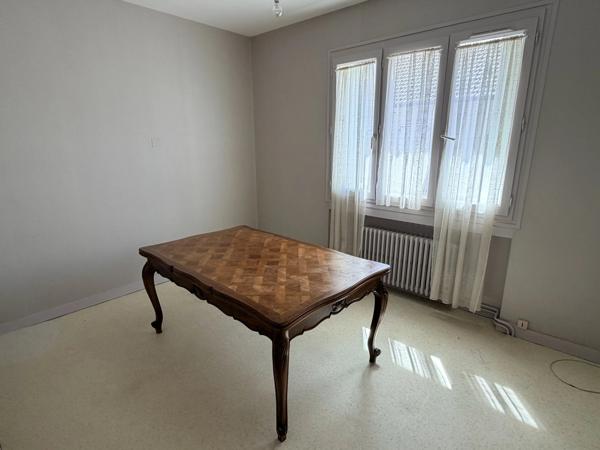 À 5 minutes du golf, 5 chambres, 3 salles de bains et un appartement