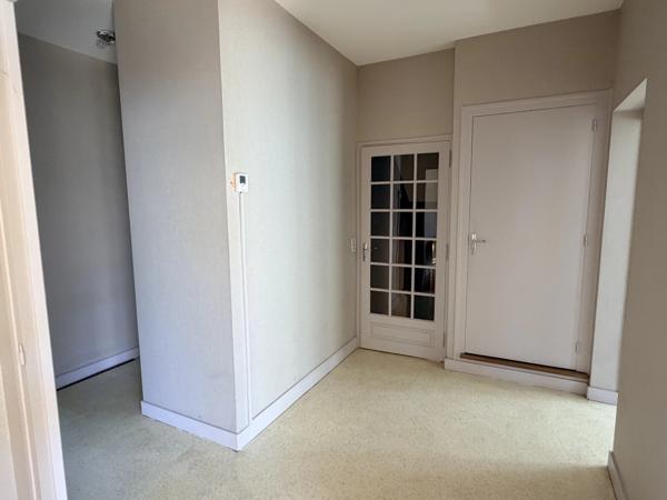 À 5 minutes du golf, 5 chambres, 3 salles de bains et un appartement