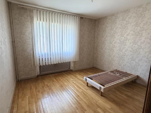 À 5 minutes du golf, 5 chambres, 3 salles de bains et un appartement