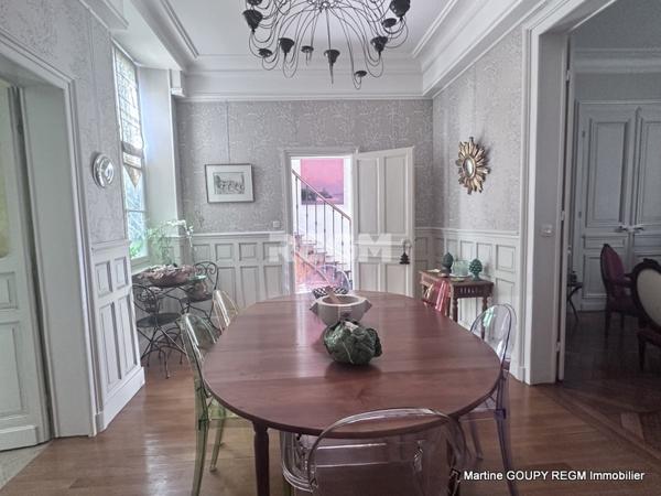 Orléans (45000) ORLEANS (45) – « Le Tilleul » - Cœur de ville - Bâtisse de caractère 290 m², 6 Chbres , bureaux – Jardin