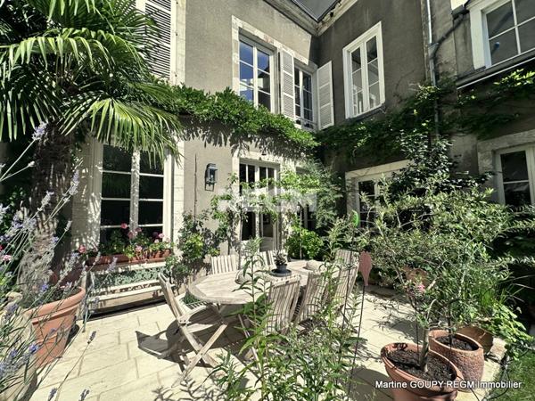 Orléans (45000) ORLEANS (45) – « Le Tilleul » - Cœur de ville - Bâtisse de caractère 290 m², 6 Chbres , bureaux – Jardin