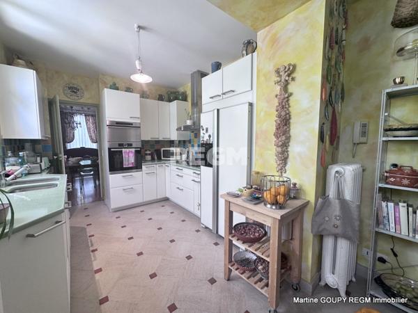 Orléans (45000) ORLEANS (45) – « Le Tilleul » - Cœur de ville - Bâtisse de caractère 290 m², 6 Chbres , bureaux – Jardin