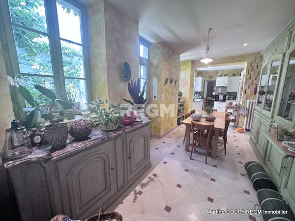 Orléans (45000) ORLEANS (45) – « Le Tilleul » - Cœur de ville - Bâtisse de caractère 290 m², 6 Chbres , bureaux – Jardin