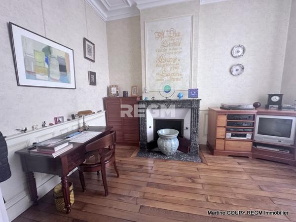 Orléans (45000) ORLEANS (45) – « Le Tilleul » - Cœur de ville - Bâtisse de caractère 290 m², 6 Chbres , bureaux – Jardin