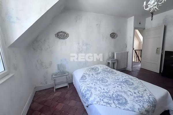 Orléans (45000) ORLEANS (45) – « Le Tilleul » - Cœur de ville - Bâtisse de caractère 290 m², 6 Chbres , bureaux – Jardin