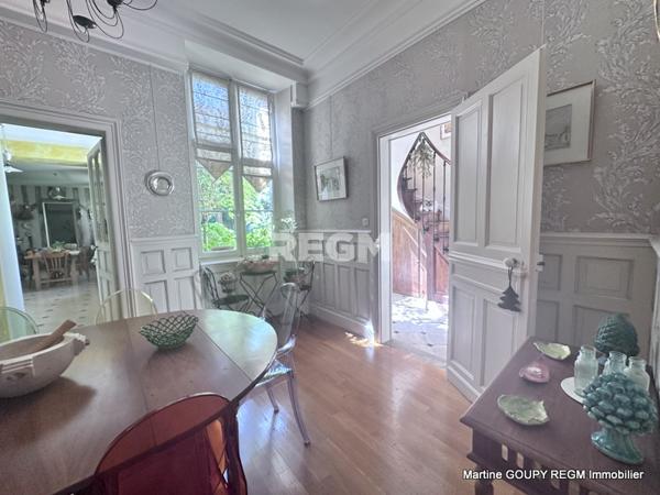 Orléans (45000) ORLEANS (45) – « Le Tilleul » - Cœur de ville - Bâtisse de caractère 290 m², 6 Chbres , bureaux – Jardin