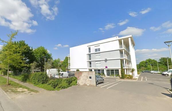 Noyal Chatillon Sur Seiche - Appartement T1, de 28m²,  balcon et parking