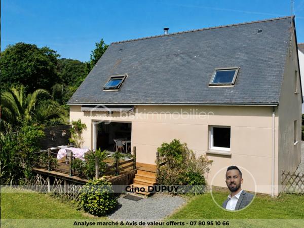 MAISON RÉCENTE – VIE DE PLAIN-PIED – 4 CHAMBRES – PROCHE PLAGES

Située sur le secteur recherché du Cap Coz, cette maison individuelle construite en 2010 développe environ 132 m² habitables sur une parcelle de 610 m².

Elle offre un cadre de vie fonctionnel et lumineux, idéal pour une famille recherchant la proximité du littoral et une maison habitable immédiatement.

La plage de Cap Coz se situe à seulement 1km ... moins de 5 minutes en vélo !

Elle se compose :

Au rez-de-chaussée :

Une belle pièce de vie lumineuse avec poêle à bois
Une cuisine ouverte aménagée et équipée
Un cellier
Une suite parentale avec dressing et salle d’eau privative
Un WC indépendant

À l’étage :

3 chambres
Une salle de bain avec baignoire et douche
Un WC 

Extérieurs :

Terrasse bien exposée
Jardin arboré
Plusieurs places de stationnement privatives
Pas de garage

Prestations techniques :

Construction de 2010
Menuiseries double vitrage
Volets roulants
Chauffage bois + électrique
Belle luminosité grâce aux expositions Sud / Est
Vie de plain-pied

Les plus :

Maison récente et fonctionnelle
Volumes confortables
Proximité immédiate des plages et du bourg
Accès rapide aux principaux axes
Secteur recherché du Cap Coz

À noter :
Le bien est situé en bordure d’un axe routier fréquenté. 
Cette configuration offre une excellente accessibilité au quotidien, mais implique un environnement plus vivant qu’un emplacement en retrait ou en impasse.
Quelques finitions sont à prévoir.

Un bien cohérent pour les acquéreurs recherchant avant tout :
• un emplacement proche du littoral,
• une maison familiale récente,
• une vie de plain-pied,
• et un accès rapide aux commodités et plages du secteur.

Taxe Foncière : 1157€/an

- - - Visite uniquement sur rendez-vous - - -

Contact Exclusif : 

Gino Dupuy – BSK Immobilier
Votre Conseiller Immobilier sur Quimper et le Finistère Sud.
Avis de valeur OFFERT dans tout le Finistère Sud.

_________________________________________________

VENTE IMMOBILIÈRE – QUIMPER & Alentours
Échangeons sur votre projet, sans engagement, pour définir la meilleure stratégie de vente.

APPORTEURS D'AFFAIRES
Vous connaissez quelqu'un qui souhaite vendre ou acheter ?
Un simple message suffit pour initier un contact, je m'occupe du reste. Rémunération attractive.

COLLABORATION INTERCABINET
Discutons volontiers d'un partage de mandat ou d'un acheteur en recherche.

_________________________________________________

Honoraires charge vendeur : aucun frais d'agence supplémentaires pour vous.
Le prix affiché est votre prix final hors frais de notaire.