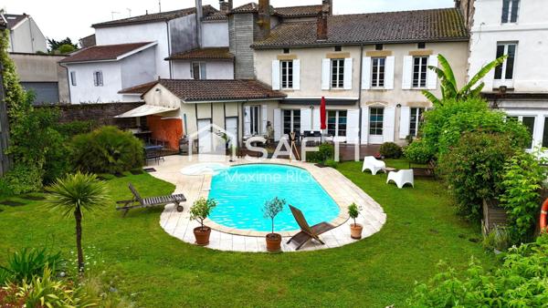 Maison avec jardin et piscine en centre-ville