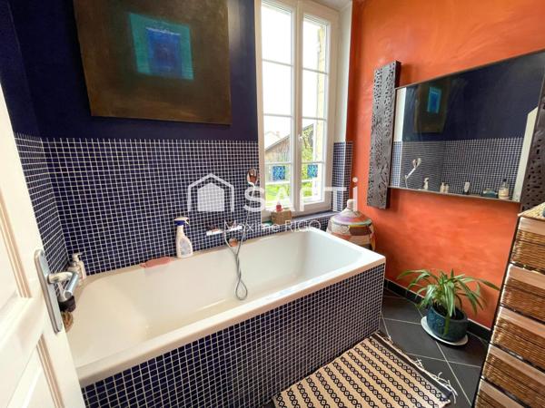 Maison avec jardin et piscine en centre-ville