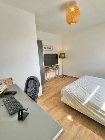 CONTEMPORAINE, PLAIN PIED, REZ DE JARDIN, GARANTIE DECENALE, IMPASSE, OPEN SPACE, EXPOSITION SUD, PAS DE VISI À VIS