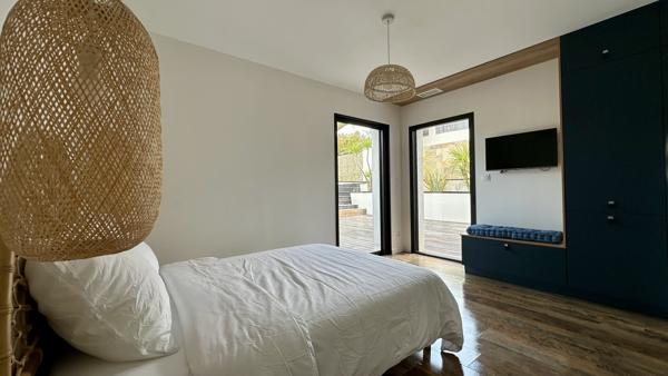 Une villa contemporaine aux airs de resort privé.