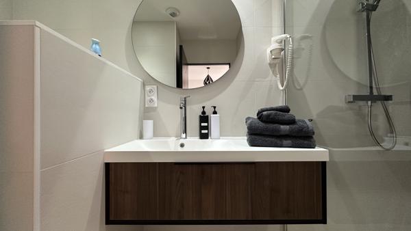Une villa contemporaine aux airs de resort privé.