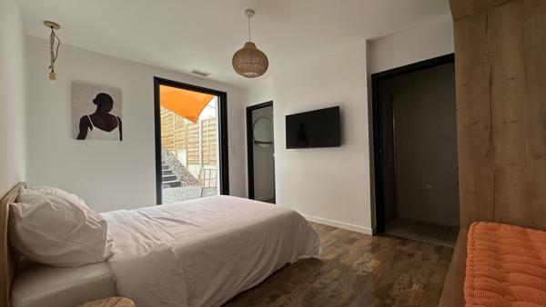 Une villa contemporaine aux airs de resort privé.