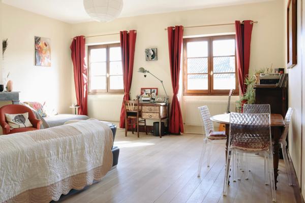 Magnifique appartement ancien 91 m² avec cave et stationnement