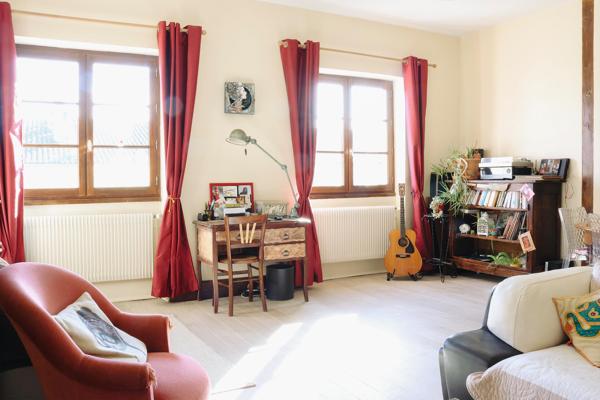 Magnifique appartement ancien 91 m² avec cave et stationnement