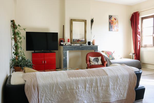 Magnifique appartement ancien 91 m² avec cave et stationnement