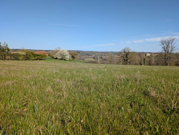 Joli terrain avec CU pour 3 lots à proximité de Monflanquin