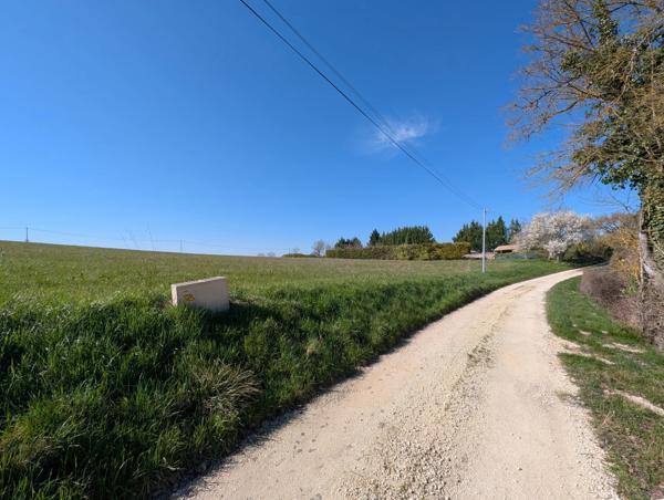 Joli terrain avec CU pour 3 lots à proximité de Monflanquin