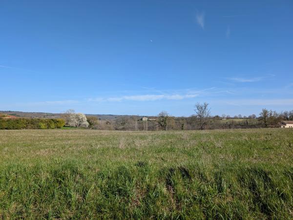 Joli terrain avec CU pour 3 lots à proximité de Monflanquin