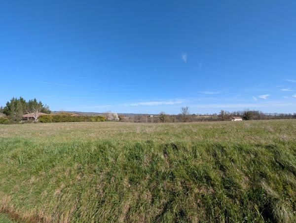 Joli terrain avec CU pour 3 lots à proximité de Monflanquin