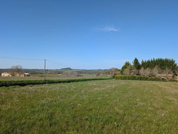 Joli terrain avec CU pour 3 lots à proximité de Monflanquin