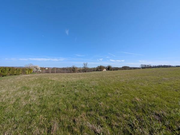 Joli terrain avec CU pour 3 lots à proximité de Monflanquin