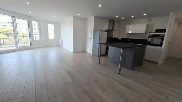 Spacieux T3 de 78 m² rénové à neuf avec vue Jura, Résidence sécurisée avec services