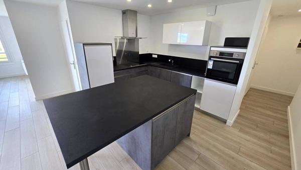 Spacieux T3 de 78 m² rénové à neuf avec vue Jura, Résidence sécurisée avec services