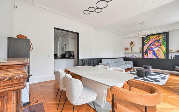 Appartement à vendre    5 pièces • 123,86 m2 Paris 17