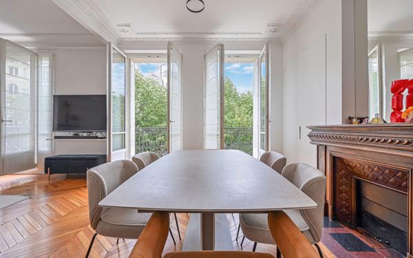 Appartement à vendre    5 pièces • 123,86 m2 Paris 17