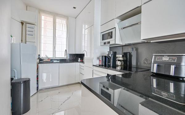 Appartement à vendre    5 pièces • 123,86 m2 Paris 17