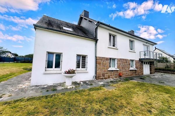À vendre sur Perros-Guirec, ensemble immobilier composé de deux maisons avec garage et dépendan...