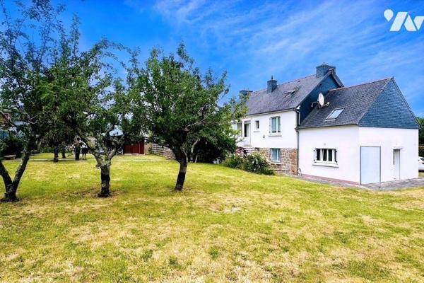 À vendre sur Perros-Guirec, ensemble immobilier composé de deux maisons avec garage et dépendan...