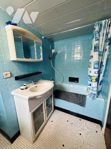 À vendre sur Perros-Guirec, ensemble immobilier composé de deux maisons avec garage et dépendan...