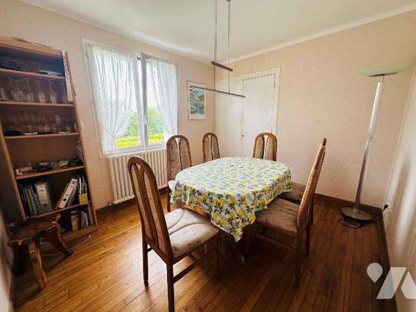 À vendre sur Perros-Guirec, ensemble immobilier composé de deux maisons avec garage et dépendan...