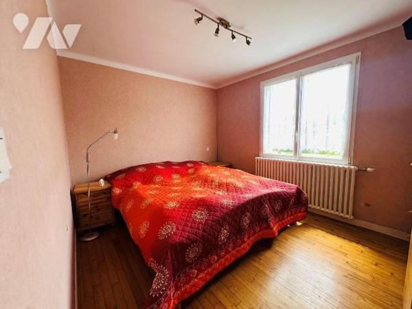 À vendre sur Perros-Guirec, ensemble immobilier composé de deux maisons avec garage et dépendan...