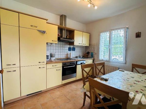 À vendre sur Perros-Guirec, ensemble immobilier composé de deux maisons avec garage et dépendan...