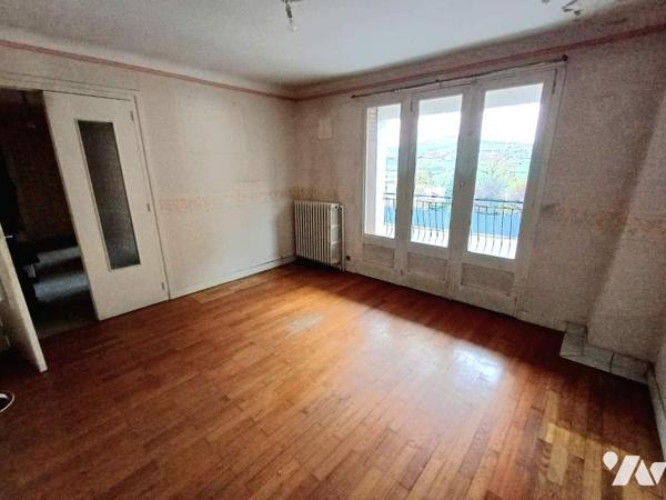 Maison avec terrain et dépendances