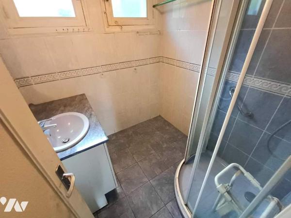 Maison avec terrain et dépendances