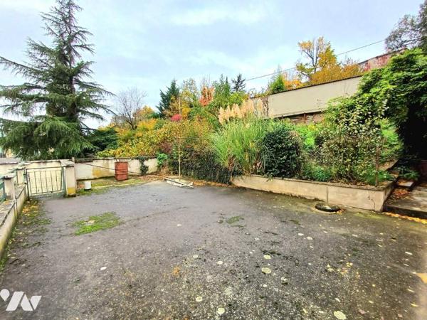 Maison avec terrain et dépendances